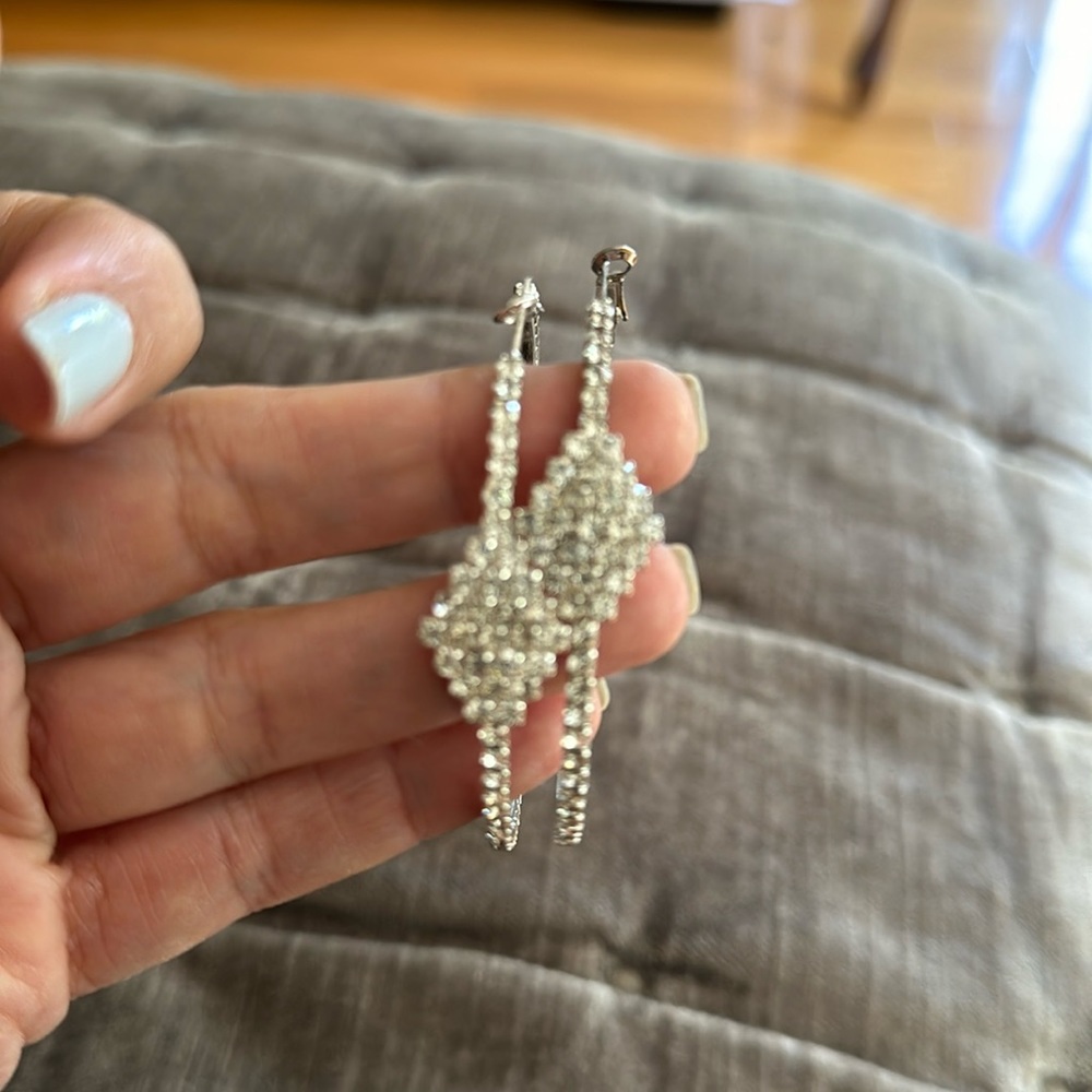 Hoop earrings with rhinestone and a diamond shape detail.